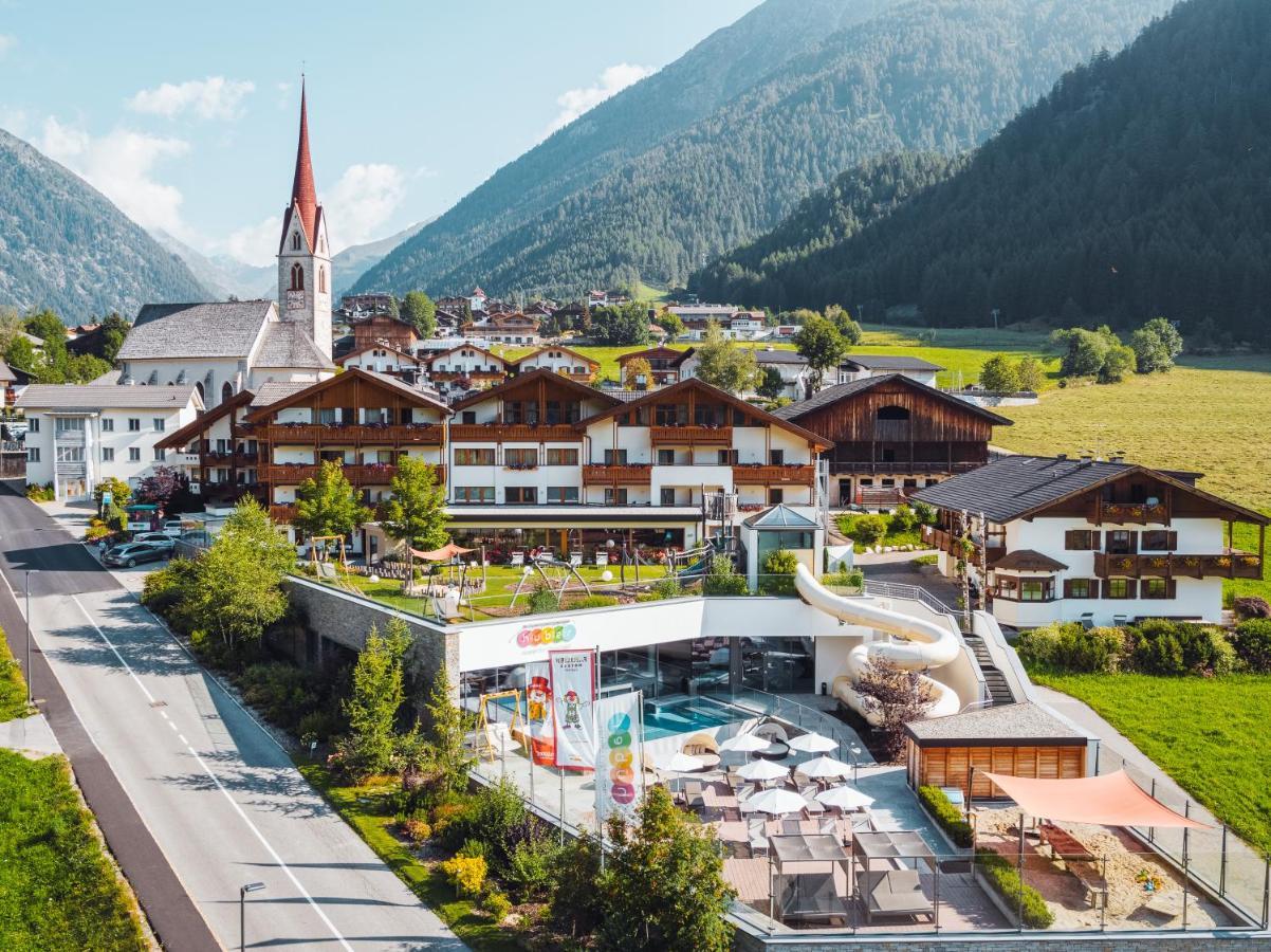 Familienhotel Huber Valles Kültér fotó