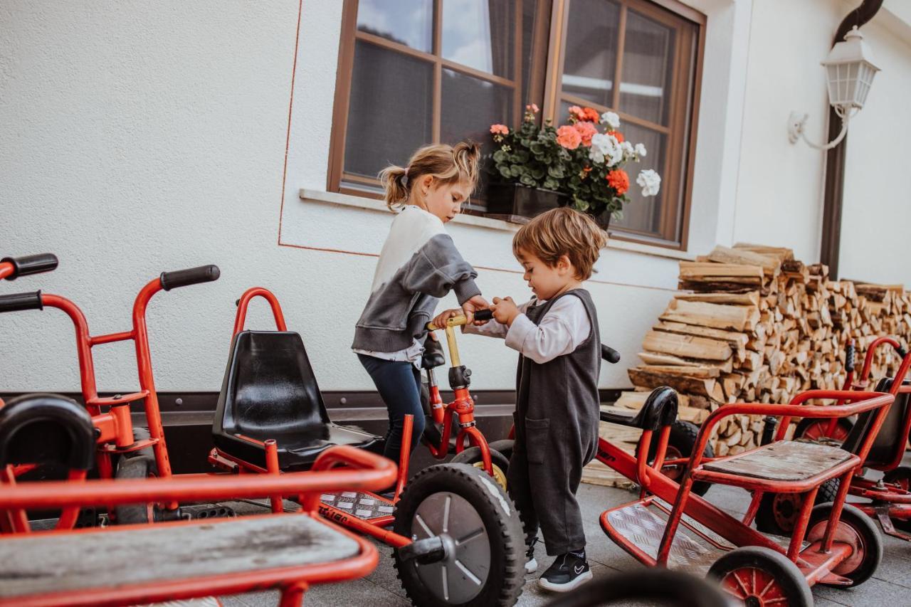 Familienhotel Huber Valles Kültér fotó