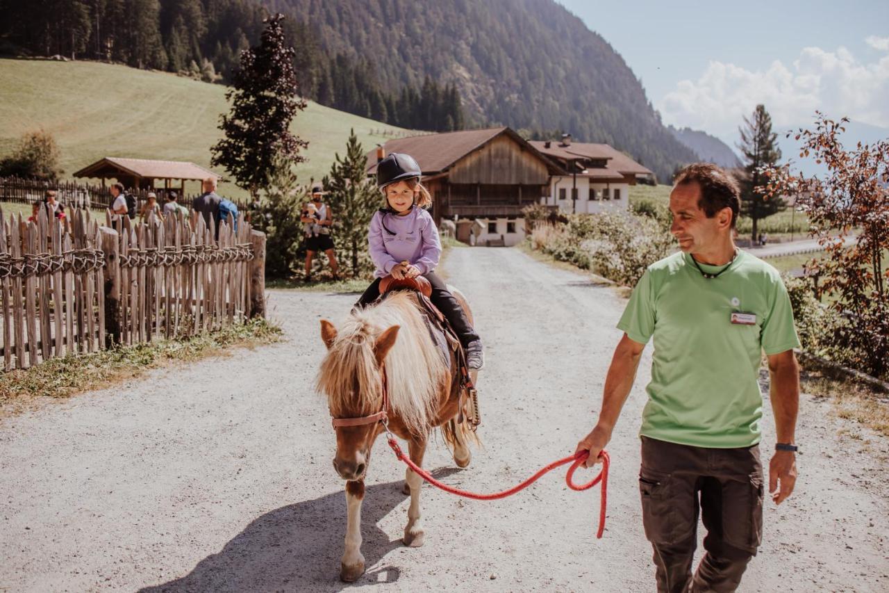 Familienhotel Huber Valles Kültér fotó