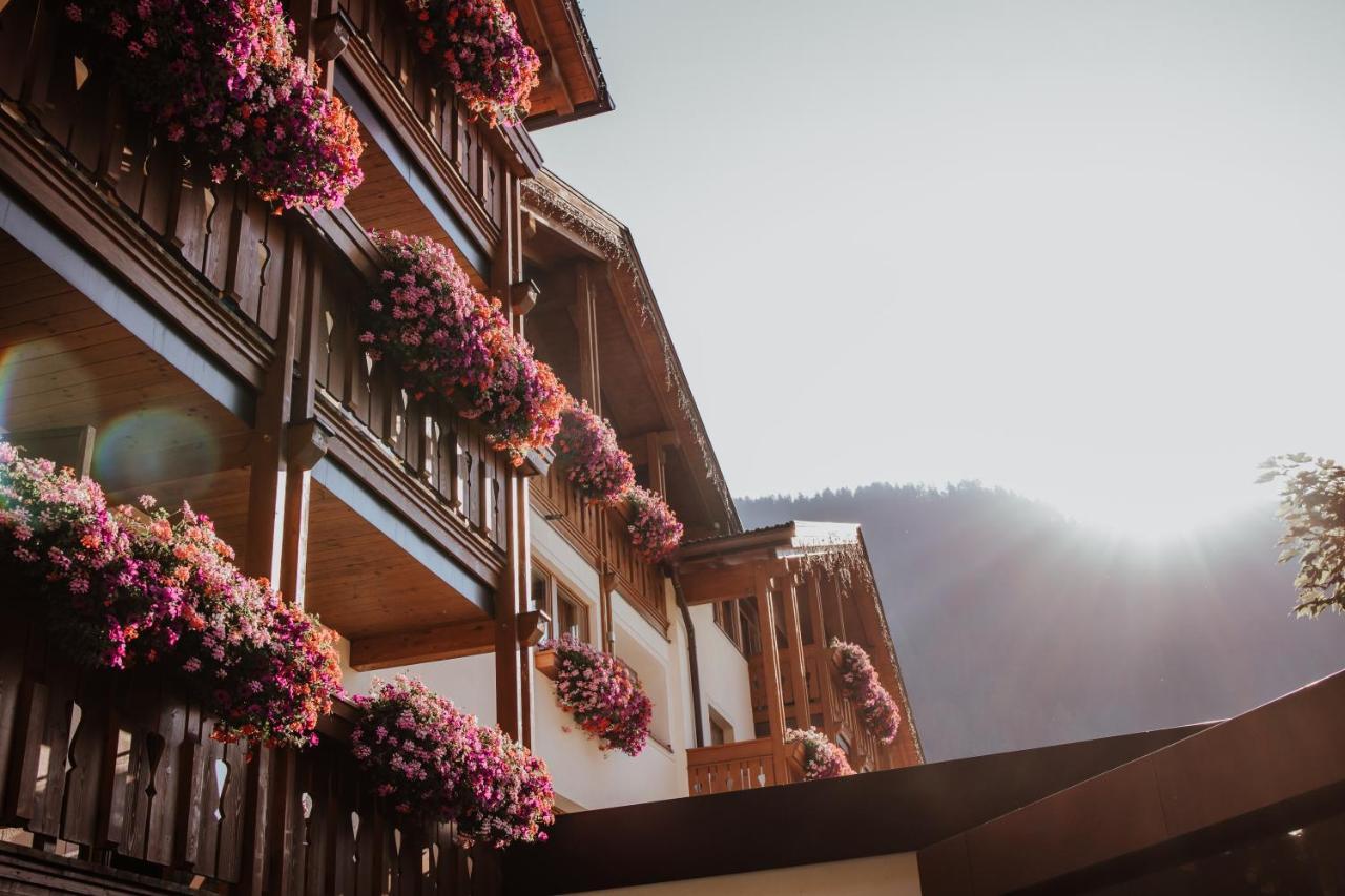 Familienhotel Huber Valles Kültér fotó