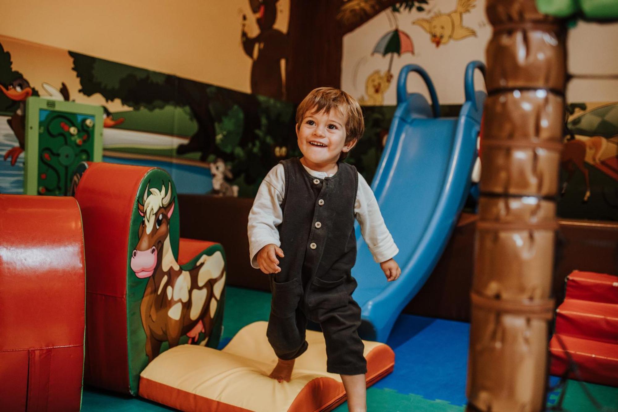 Familienhotel Huber Valles Kültér fotó