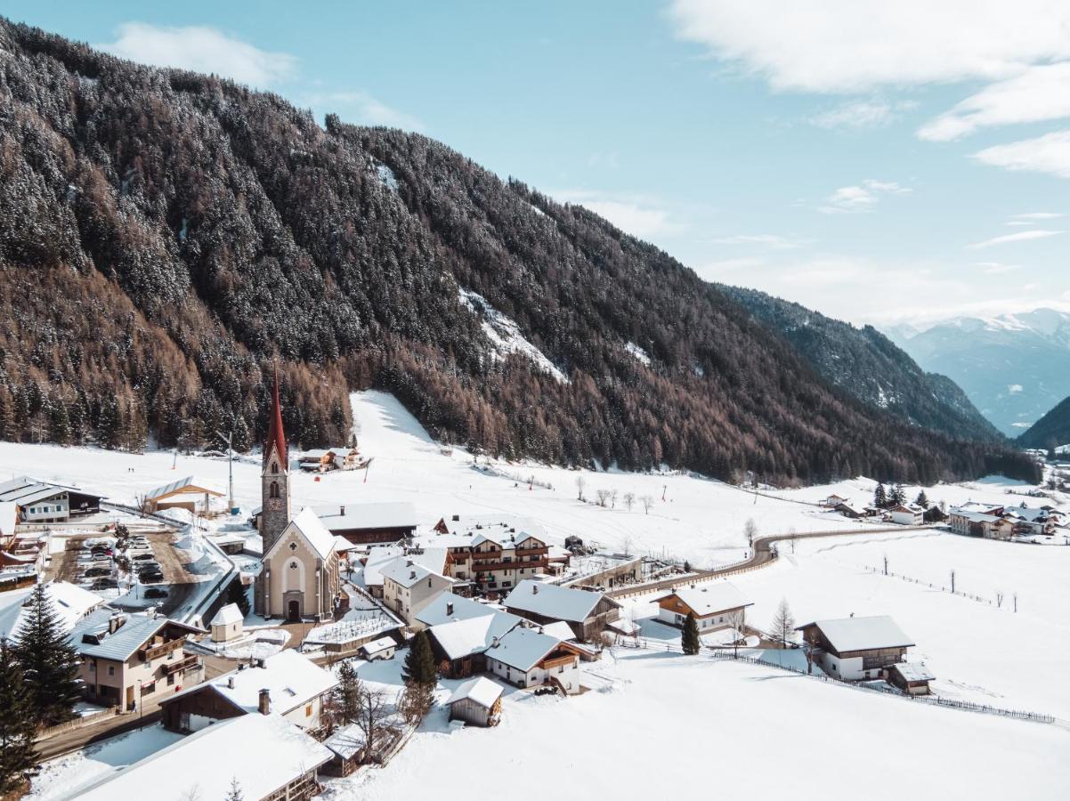 Familienhotel Huber Valles Kültér fotó