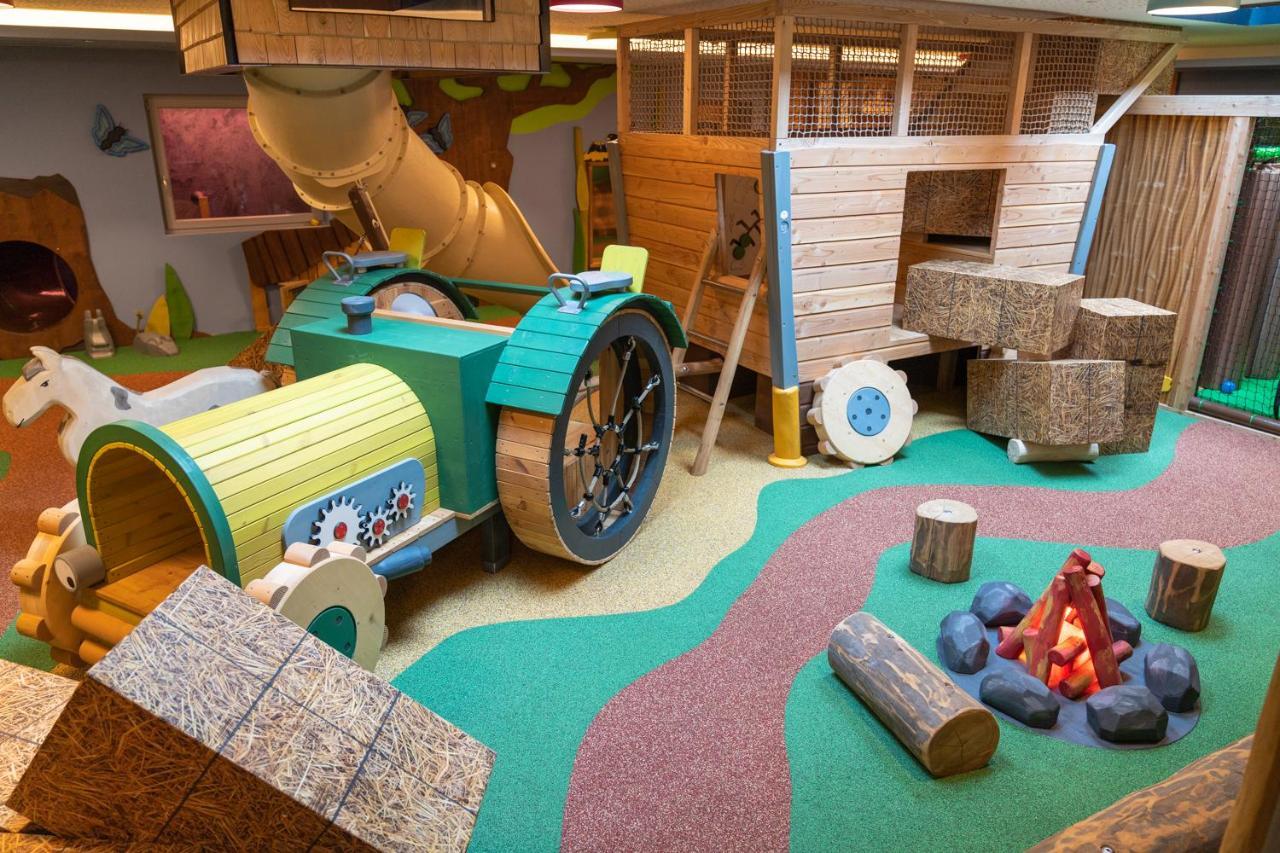 Familienhotel Huber Valles Kültér fotó