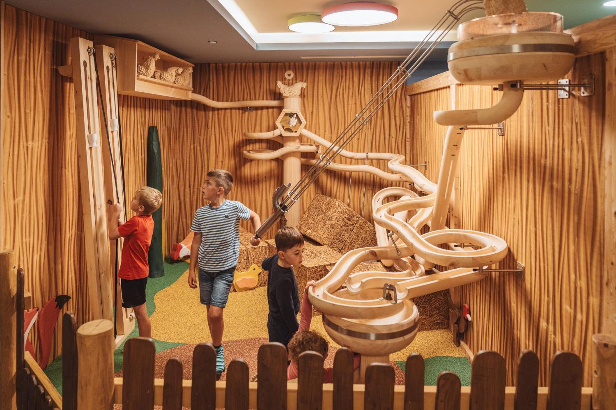Familienhotel Huber Valles Kültér fotó