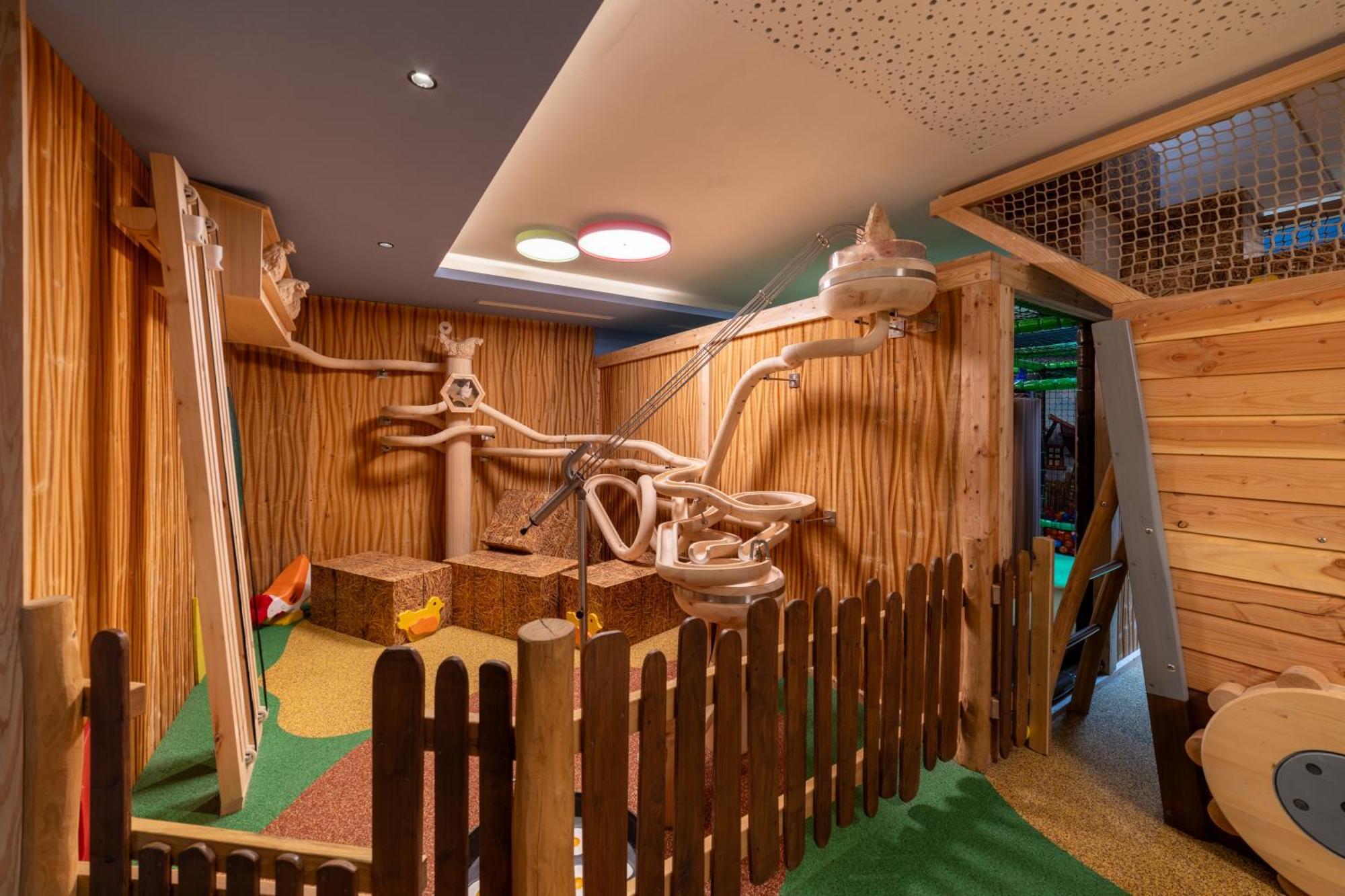 Familienhotel Huber Valles Kültér fotó
