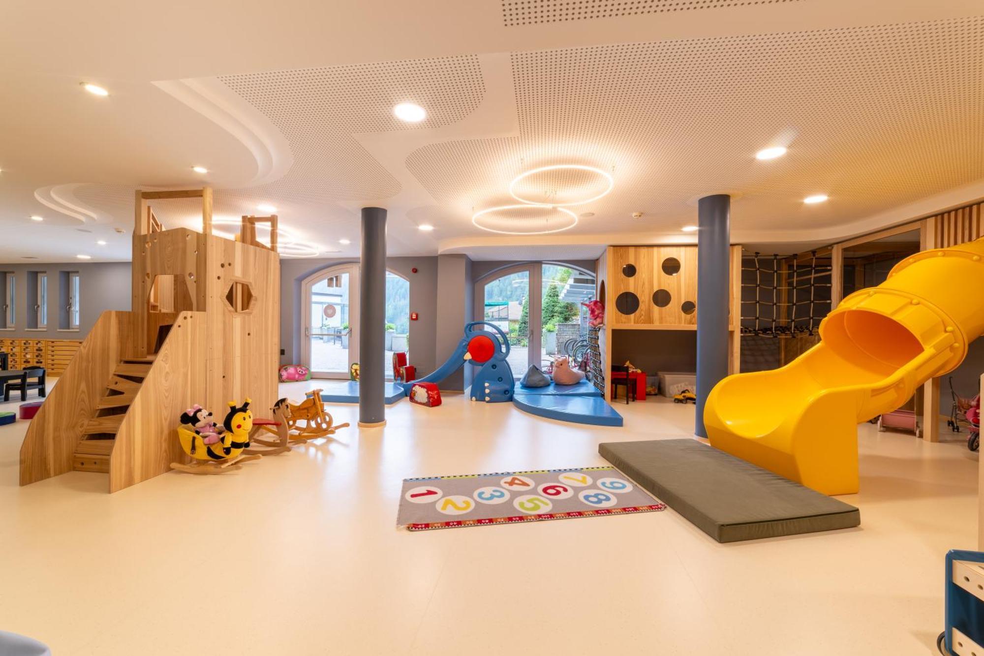 Familienhotel Huber Valles Kültér fotó