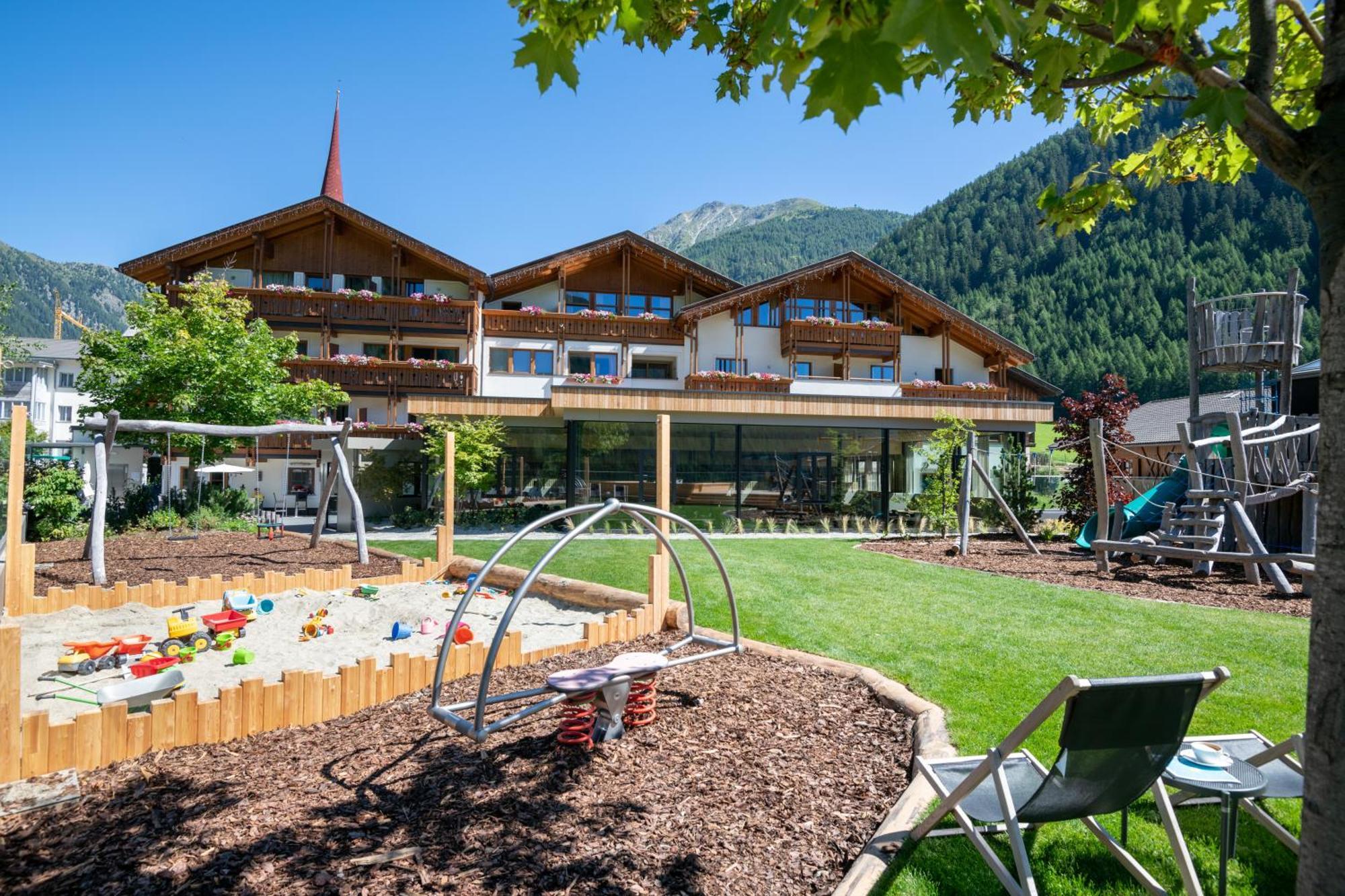 Familienhotel Huber Valles Kültér fotó