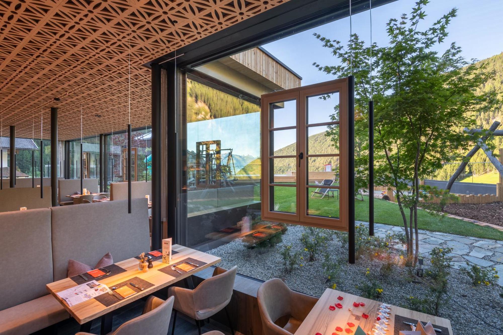 Familienhotel Huber Valles Kültér fotó