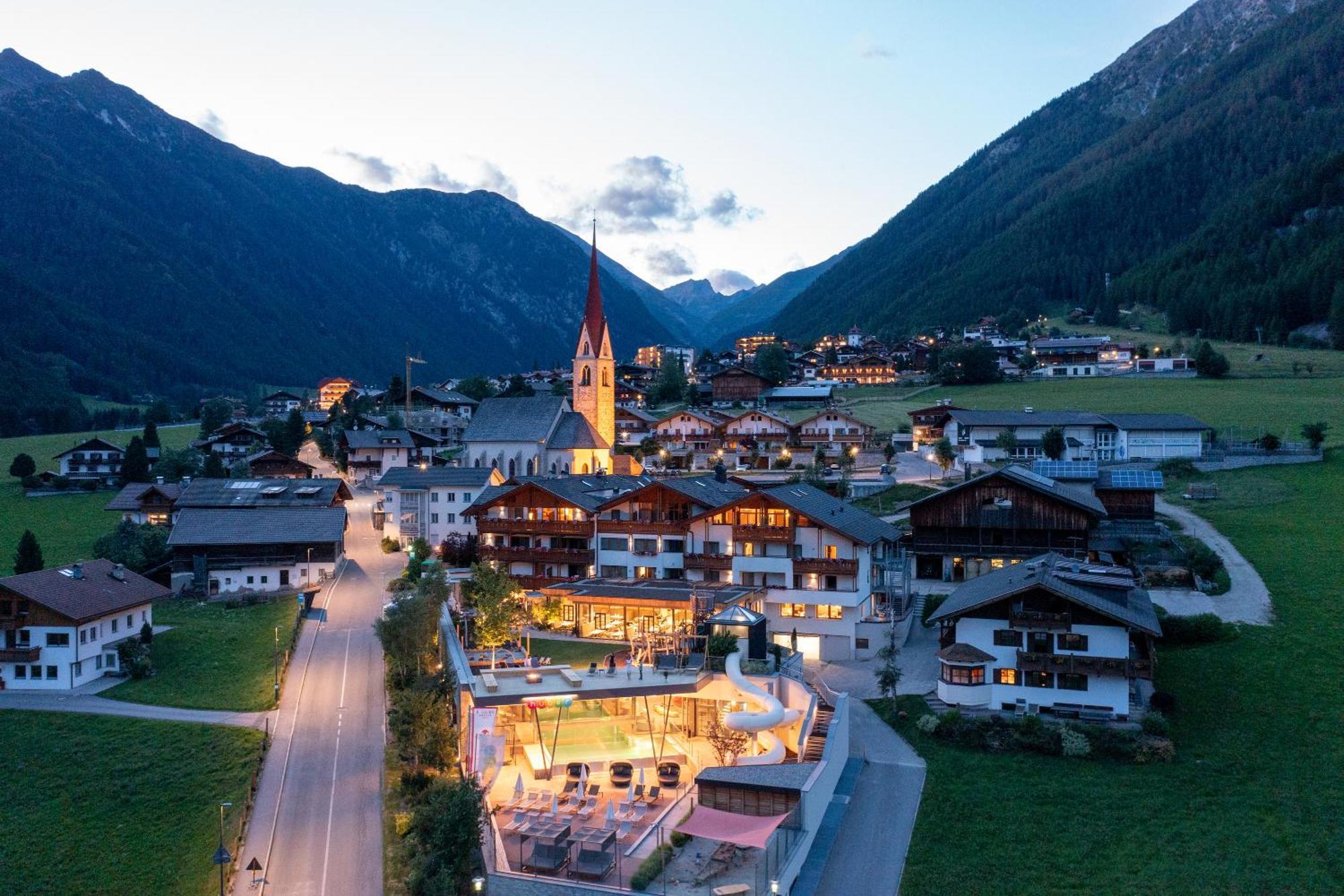Familienhotel Huber Valles Kültér fotó