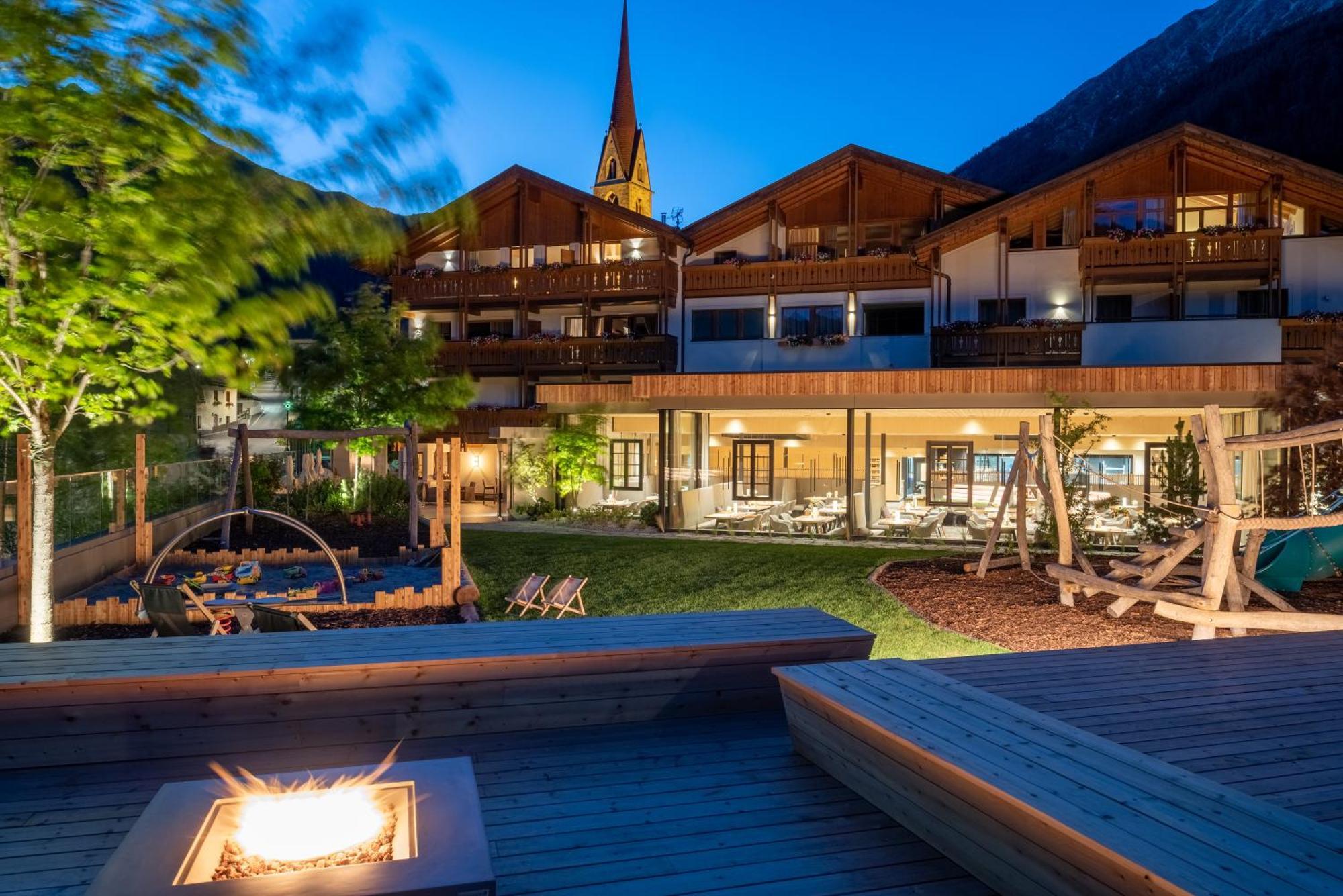 Familienhotel Huber Valles Kültér fotó